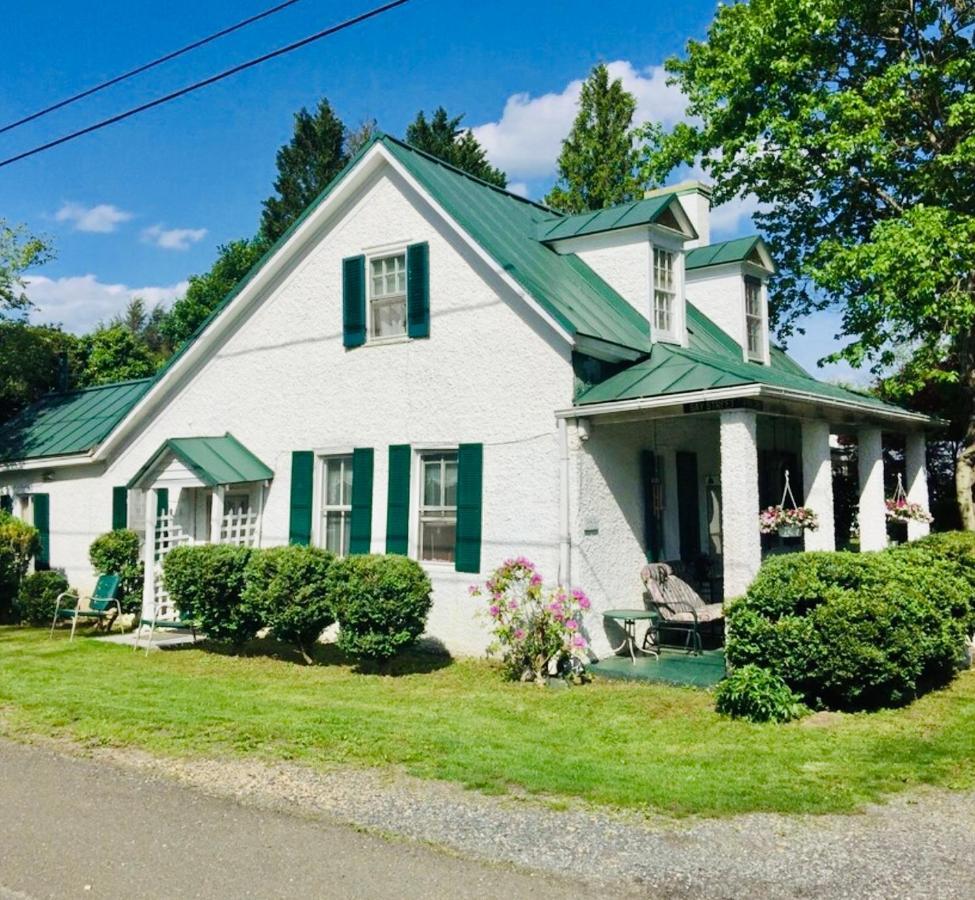 Across The Inn Entire Colonial House With Lovely Porch & Extremely Fast Wi-Fi Washington Экстерьер фото