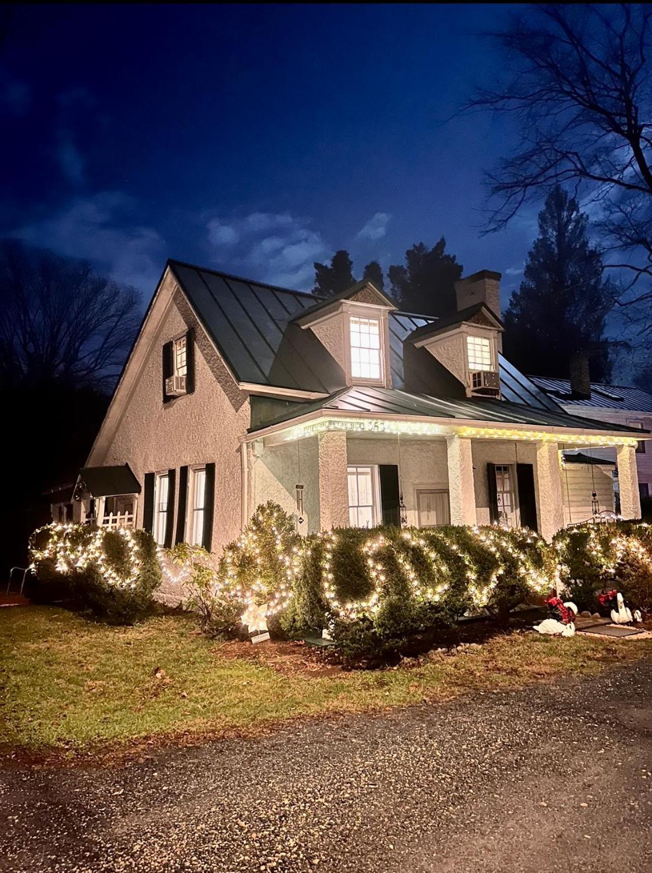 Across The Inn Entire Colonial House With Lovely Porch & Extremely Fast Wi-Fi Washington Экстерьер фото