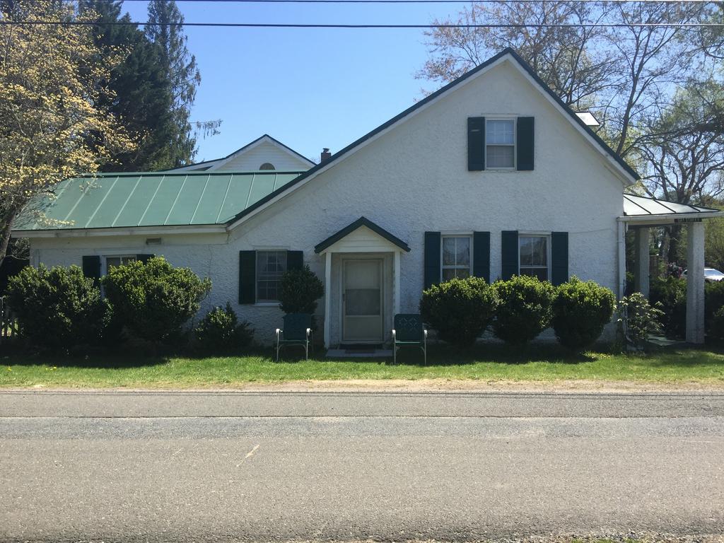 Across The Inn Entire Colonial House With Lovely Porch & Extremely Fast Wi-Fi Washington Экстерьер фото